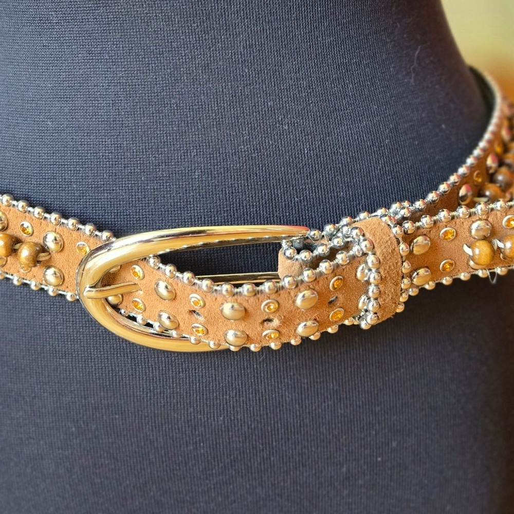 ✨ Guess silver and wooden bead-studded leather belt.  Medium ✨